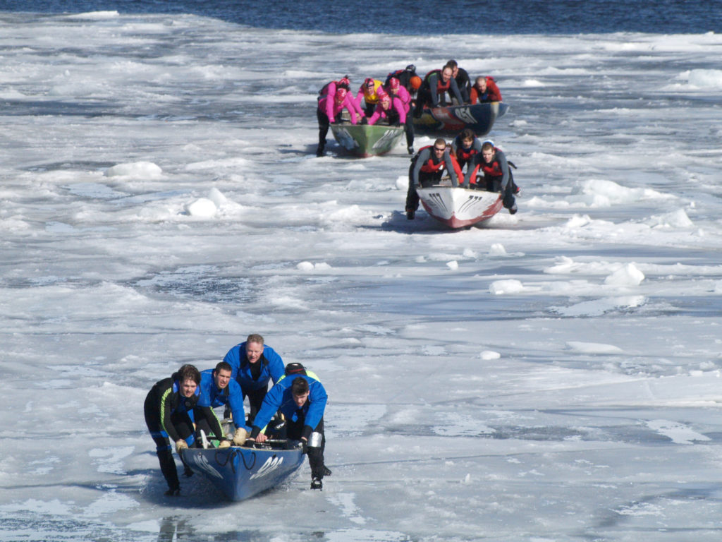 Ice_canoe_racin